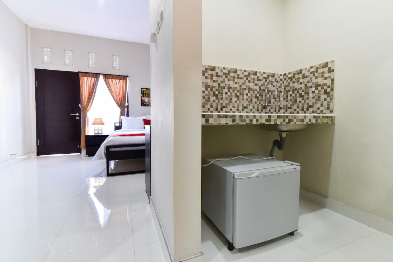 Reddoorz Plus Near Jalan Imam Bonjol Denpasar 塞米亚克 外观 照片